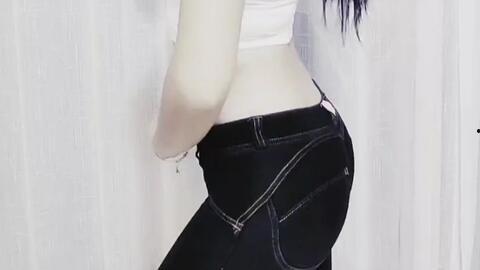 国产美女皮裤网站视频,时尚与性感并存的美女皮裤视频集锦